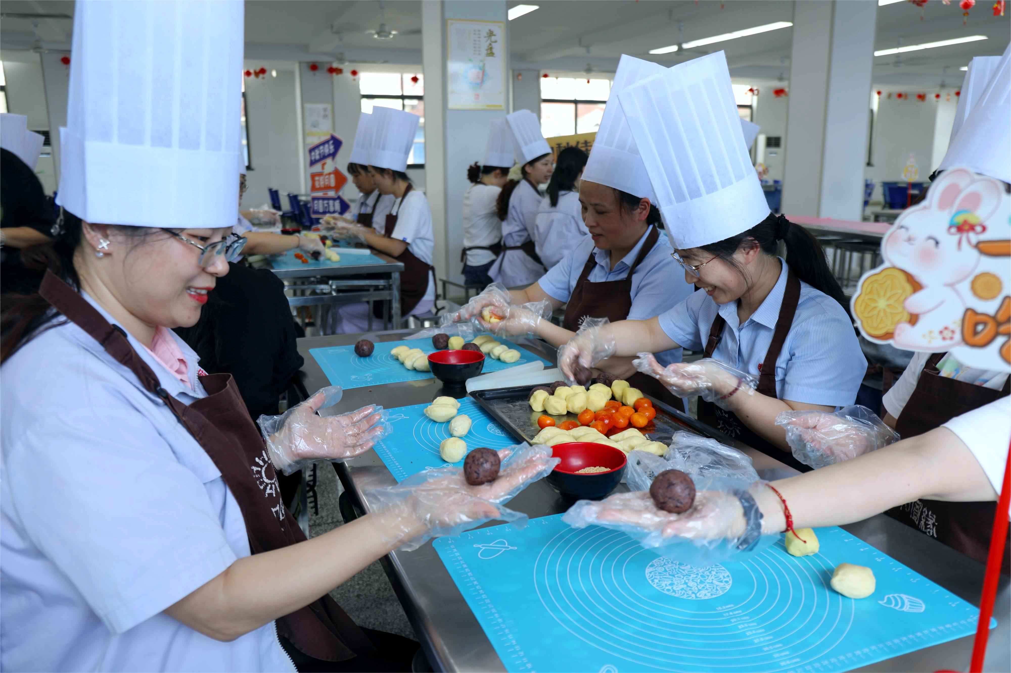 月圆中秋 情满职工 | hjc888黄金城科技举办DI